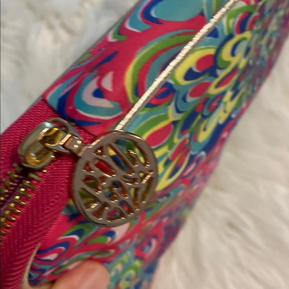 Lilly Pulitzer Vibrant Blue and Pink Tablet Sleeve size in photos - Picture 8 of 12